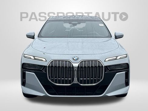 Used 2023 BMW 740i w/ Parking Assistance Package RWD image 7