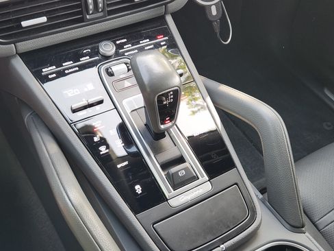 Used 2020 Porsche Cayenne AWD/4WD image 12