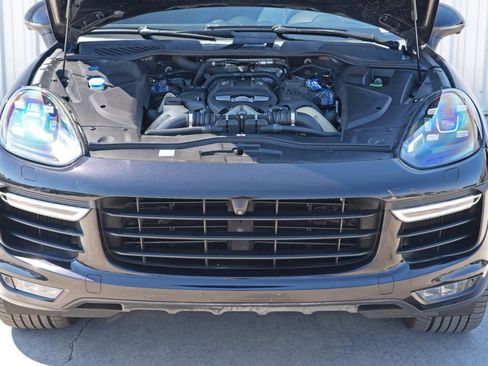 Used 2017 Porsche Cayenne Turbo image 7