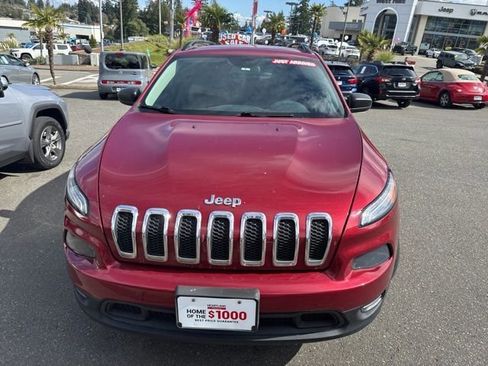 Used 2017 Jeep Cherokee Sport w/ Cold Weather Group image 2