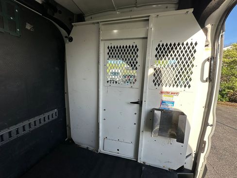Used 2018 Ford Transit 250 148 Medium Roof RWD image 27