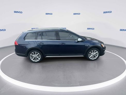 Used 2017 Volkswagen Golf Alltrack S image 9