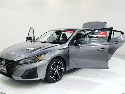 Certified 2025 Nissan Altima 2.5 SR image 30