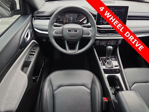 Used 2024 Jeep Compass Latitude AWD/4WD image 11
