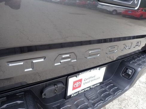 Certified 2019 Toyota Tacoma SR w/ SR Convenience Package AWD/4WD image 8