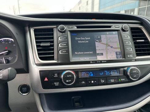 Used 2019 Toyota Highlander XLE image 28
