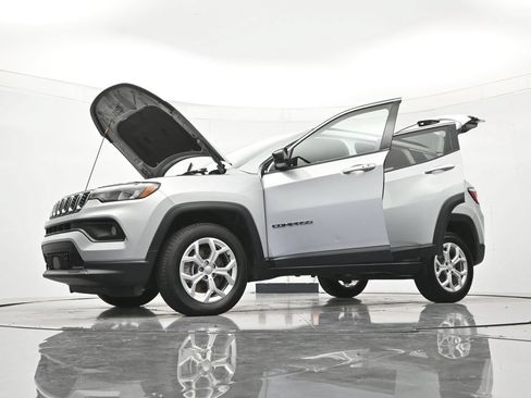 Used 2024 Jeep Compass Latitude AWD/4WD image 48