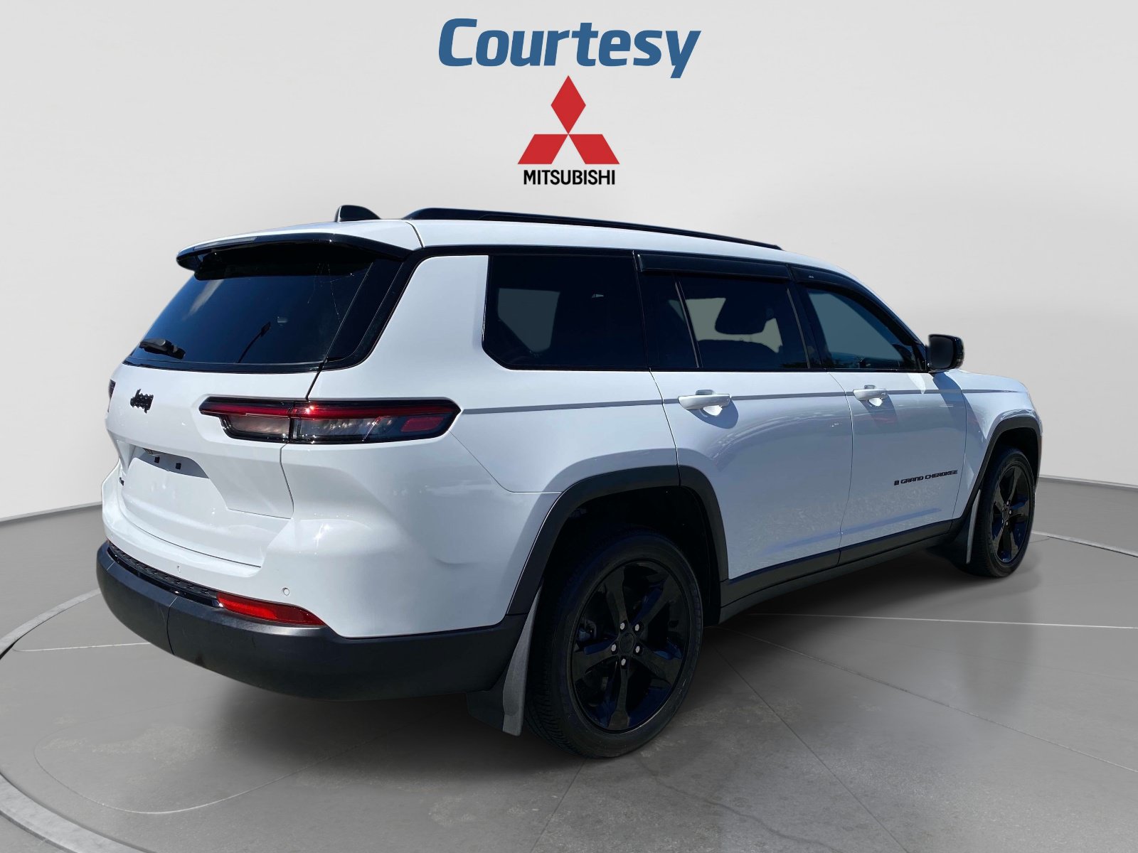 Used 2023 Jeep Grand Cherokee L Laredo AWD/4WD image 7