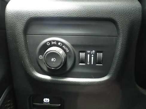 Used 2022 Jeep Grand Cherokee Limited AWD/4WD image 29