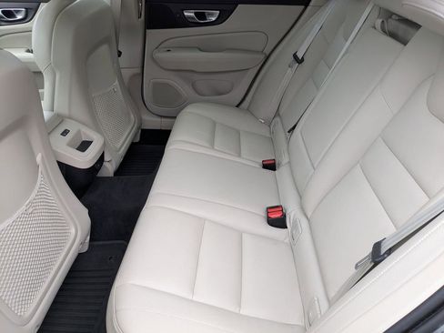 Used 2025 Volvo V60 B5 Cross Country Plus image 27