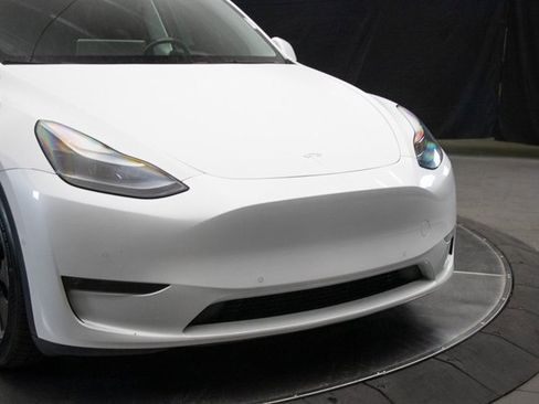 Used 2022 Tesla Model Y Performance image 3