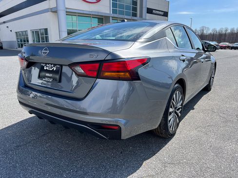 Used 2024 Nissan Altima 2.5 SV image 6