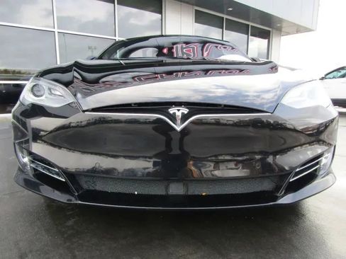 Used 2015 Tesla Model S 85D image 2