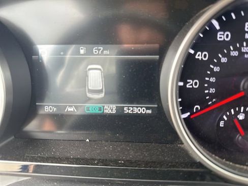 Used 2024 Kia Carnival EX FWD image 7
