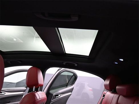Used 2022 Alfa Romeo Stelvio Veloce image 26