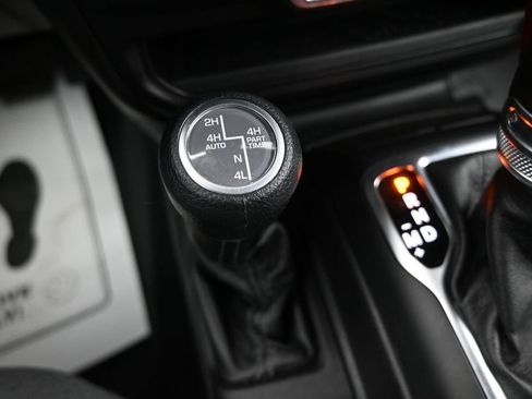 Used 2025 Jeep Wrangler Unlimited Sahara w/ Safety Group AWD/4WD image 22