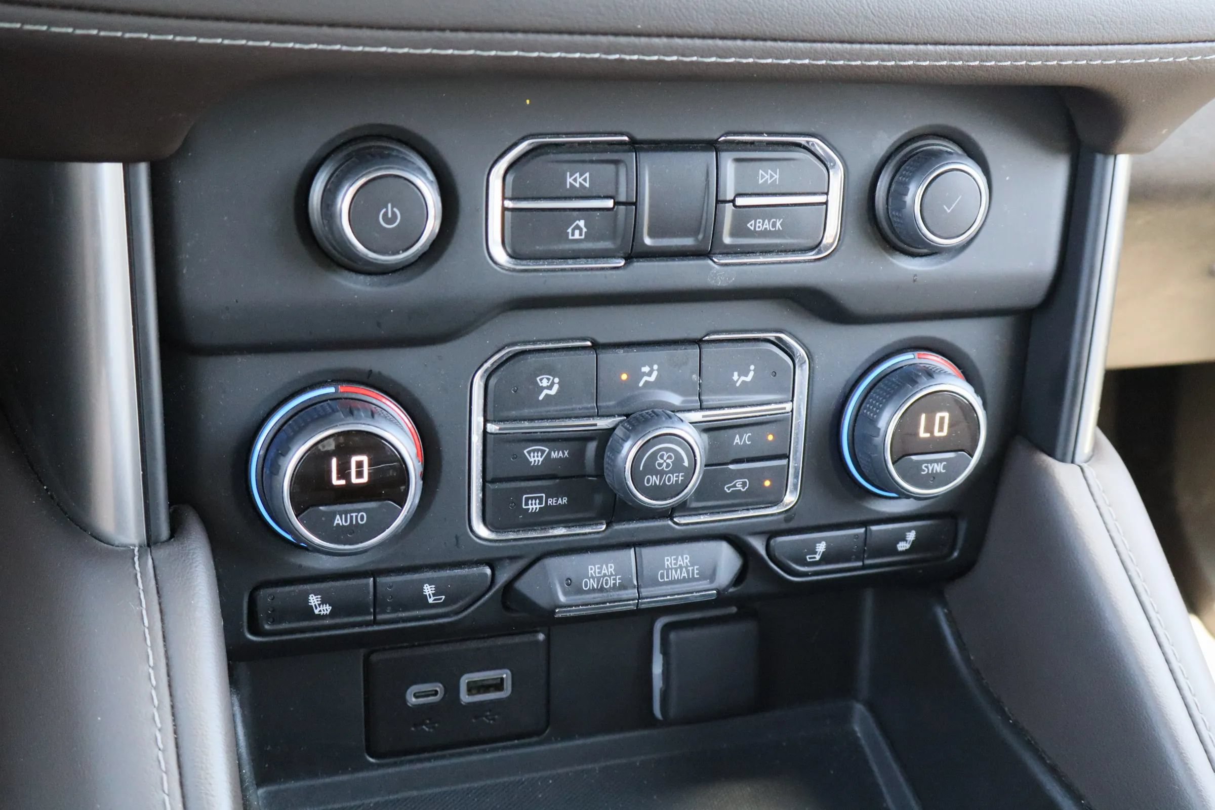 Used 2024 Chevrolet Tahoe LT RWD image 16