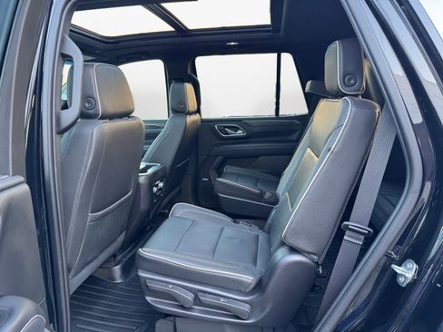 Used 2021 GMC Yukon SLT w/ SLT Premium Package AWD/4WD image 16