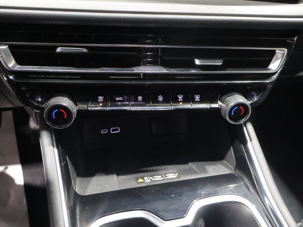 Used 2026 Chevrolet Traverse LT AWD/4WD image 25