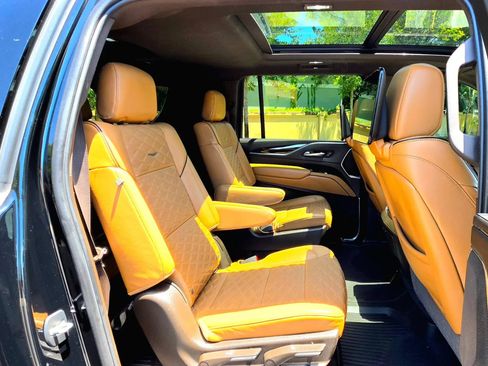 Used 2021 Cadillac Escalade ESV Sport w/ Driver Assist Tech Package AWD/4WD image 7