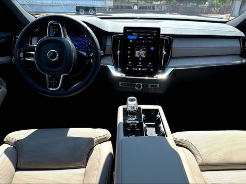 New 2026 Volvo XC90 T8 Ultra w/ Protection Package AWD/4WD image 7