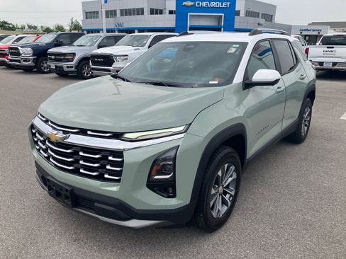 Used 2025 Chevrolet Equinox LT w/ Convenience Package II FWD image 2