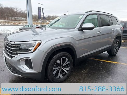 Used 2024 Volkswagen Atlas SE image 3