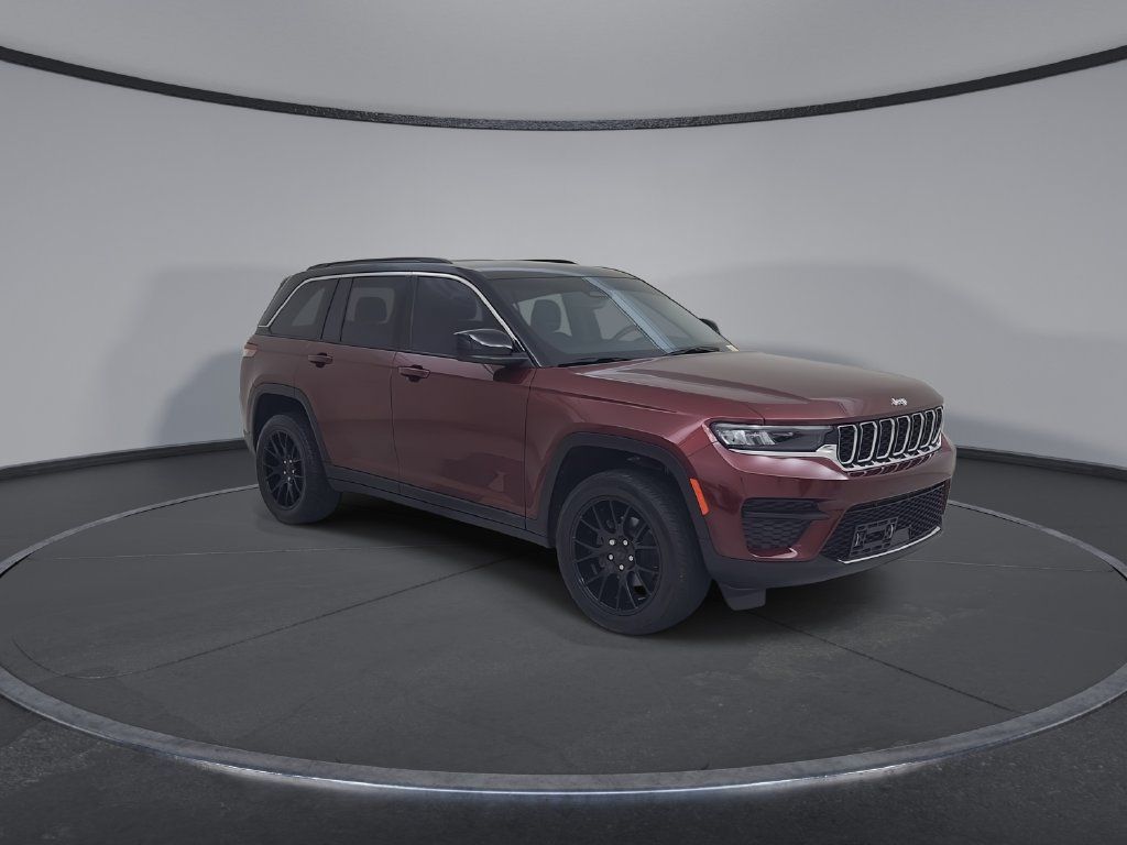 Used 2023 Jeep Grand Cherokee Laredo w/ Luxury Tech Group I AWD/4WD image 3