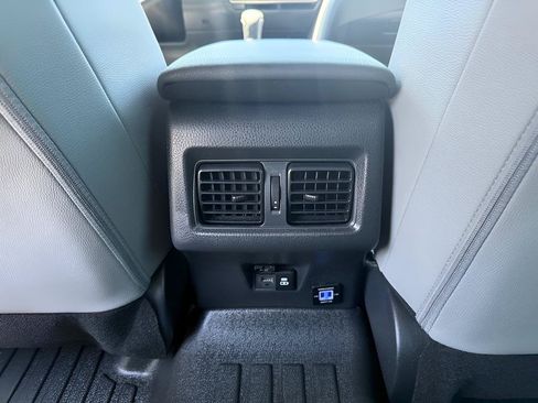 Used 2025 Toyota Camry SE w/ Convenience Package FWD image 12