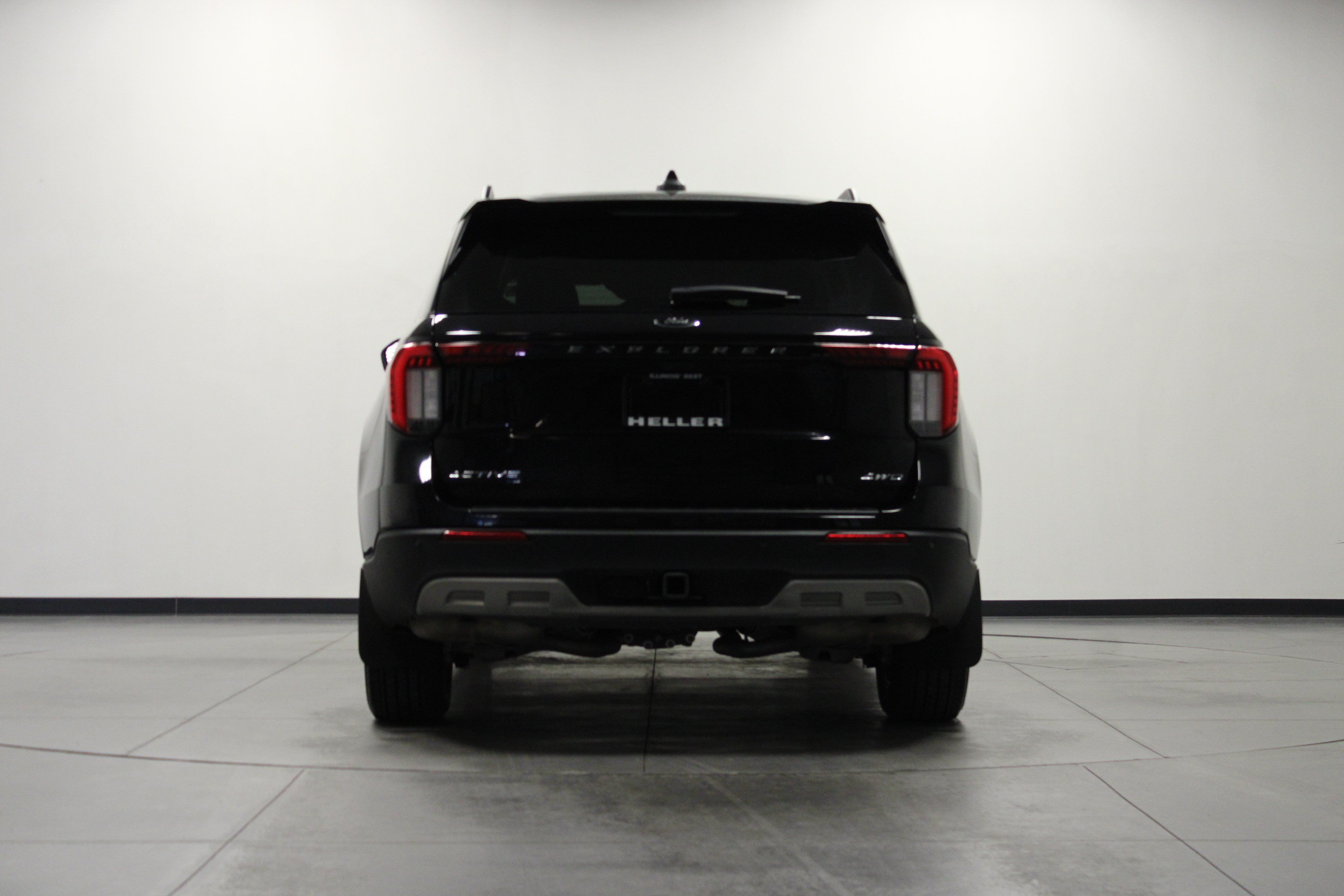 Used 2025 Ford Explorer Active w/ Active Comfort Package AWD/4WD image 5