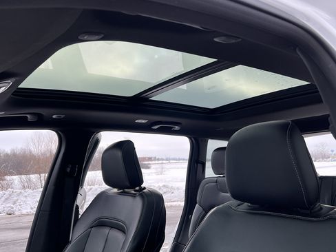 Used 2024 Jeep Grand Cherokee Limited w/ Luxury Tech Group II image 21