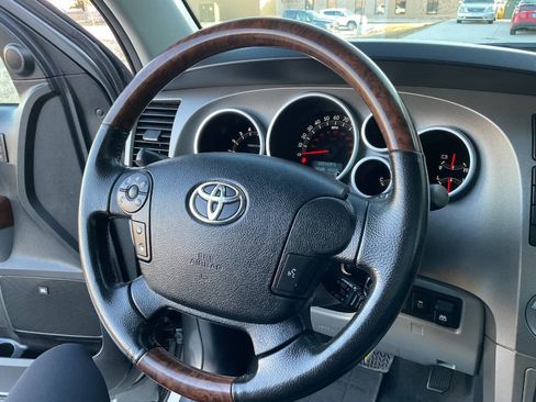 Used 2013 Toyota Tundra Platinum image 18