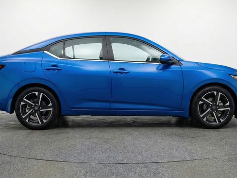 Used 2025 Nissan Sentra SV FWD image 11