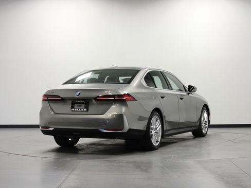 Used 2024 BMW 530i xDrive image 4