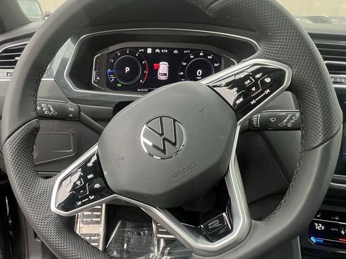 Used 2022 Volkswagen Tiguan SEL R-Line image 8