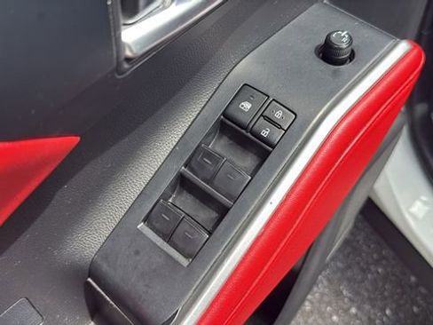 Used 2023 Toyota Highlander XSE image 19