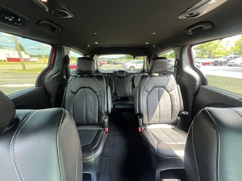 Used 2025 Chrysler Pacifica Select FWD image 43