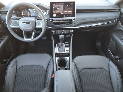 New 2026 Jeep Compass Latitude image 3