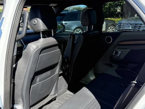Used 2017 Land Rover Discovery HSE AWD/4WD image 17