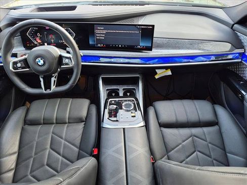 Used 2025 BMW 760i xDrive w/ Executive Package AWD/4WD image 18