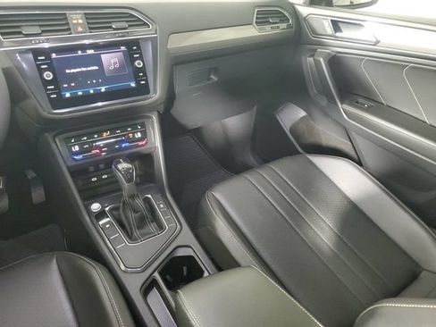 Used 2023 Volkswagen Tiguan SE w/ Panoramic Sunroof Package FWD image 15
