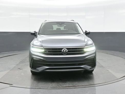 Used 2022 Volkswagen Tiguan SE R-Line image 2