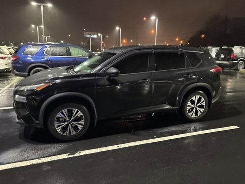 Used 2021 Nissan Rogue SV image 6