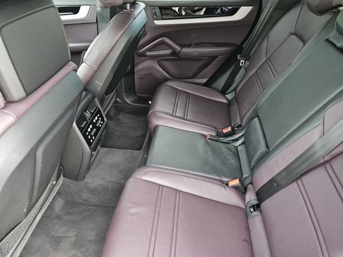 Certified 2024 Porsche Cayenne Coupe image 28