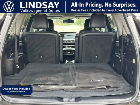 Used 2018 Toyota Highlander SE w/ Carpet Mat Package (TMS) AWD/4WD image 17