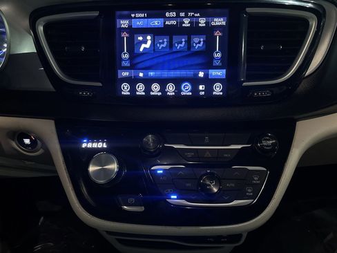 Used 2017 Chrysler Pacifica Touring Plus image 18