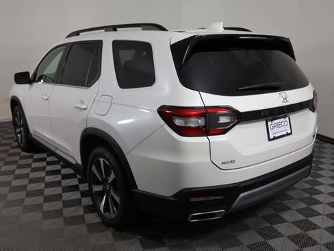 Used 2023 Honda Pilot Touring image 6