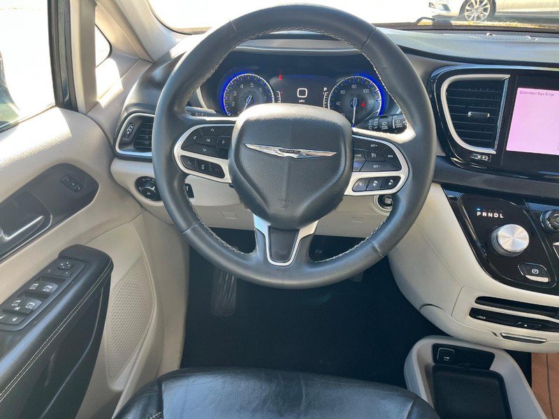 Used 2022 Chrysler Pacifica Touring-L w/ Uconnect Theater Family Group FWD image 10
