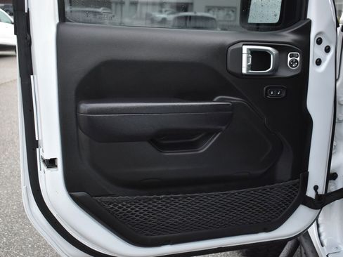 Used 2024 Jeep Wrangler Willys image 10