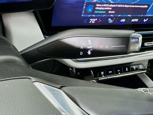 Used 2025 Chevrolet Equinox EV LT image 25